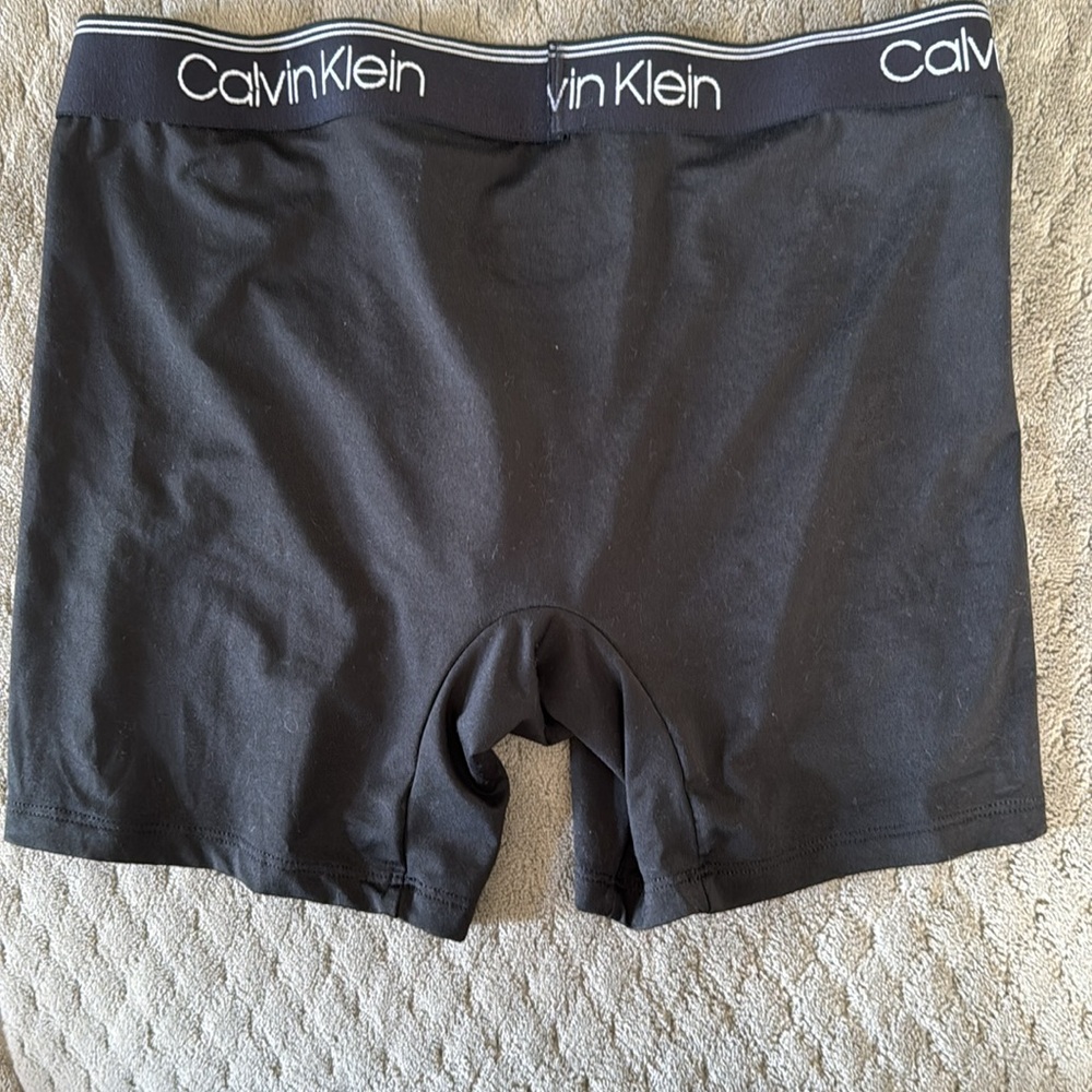 Calvin Klein - Picture 2 of 2